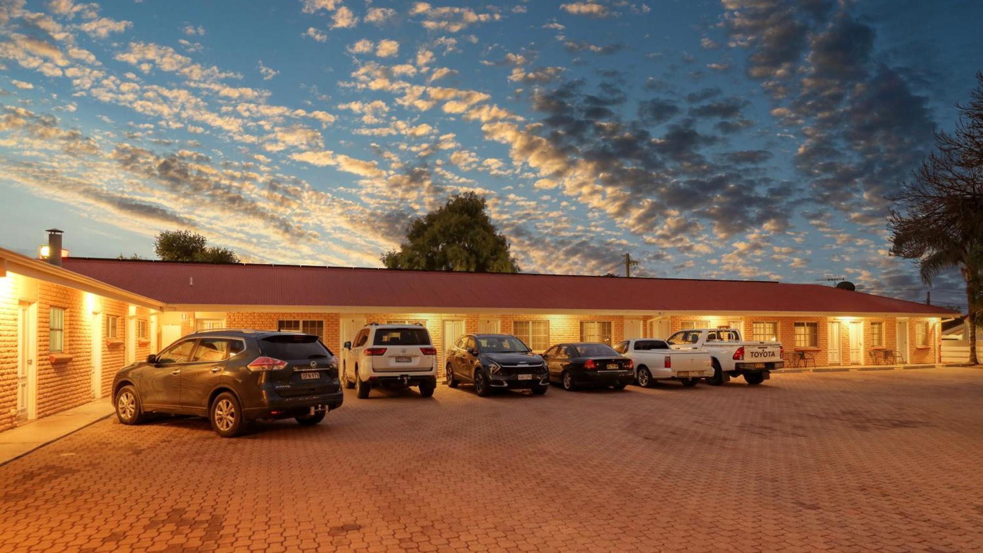 Charles Rasp Motor Inn & Cottages Broken Hill Exteriér fotografie
